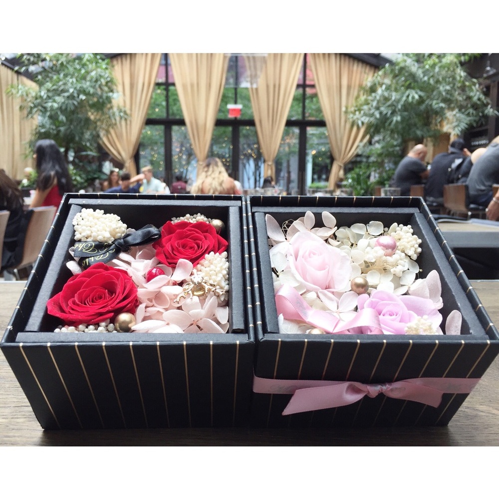 Preserved Rose Flower Box - Picture 1 of 3